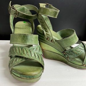 Green BED | STÜ wedges! SO CUTE! Size 6.5 NEW